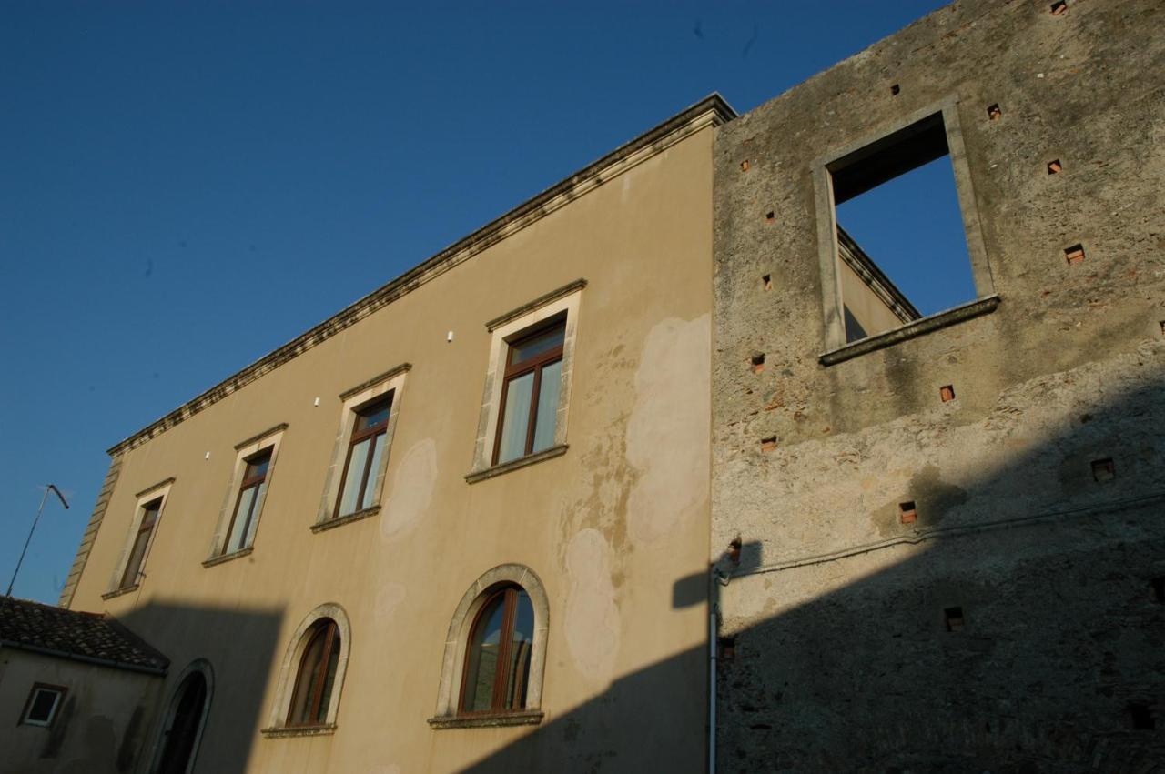 Castello D'Alcontres Guest House 3 Stelle Nizza di Sicilia Exterior foto